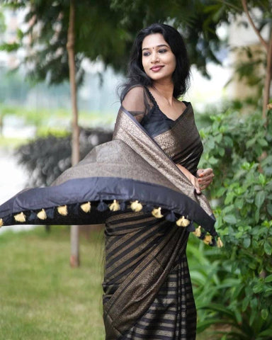 Grey Color Soft Banarasi Silk Saree With Beauteous Blouse Piece