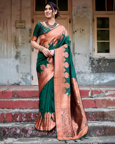 Sumptuous Green Pure Kanjivaram Silk Saree With Attractive Blouse Piece