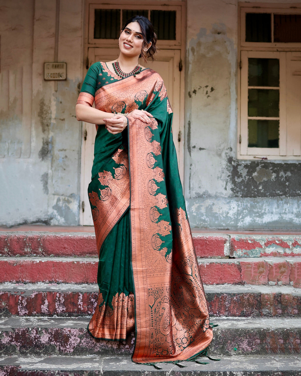 Sumptuous Green Pure Kanjivaram Silk Saree With Attractive Blouse Piece