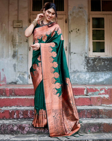 Sumptuous Green Pure Kanjivaram Silk Saree With Attractive Blouse Piece