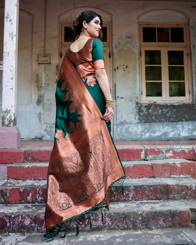 Sumptuous Green Pure Kanjivaram Silk Saree With Attractive Blouse Piece