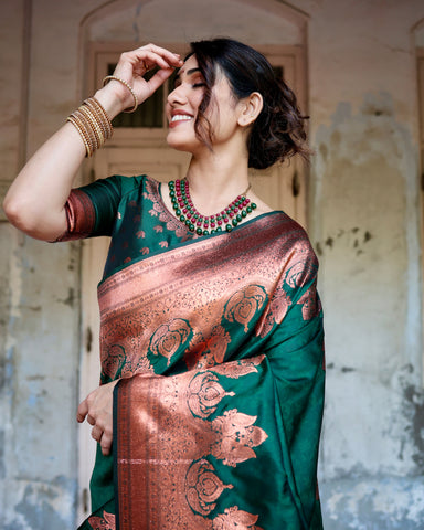 Sumptuous Green Pure Kanjivaram Silk Saree With Attractive Blouse Piece