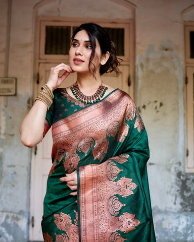 Sumptuous Green Pure Kanjivaram Silk Saree With Attractive Blouse Piece