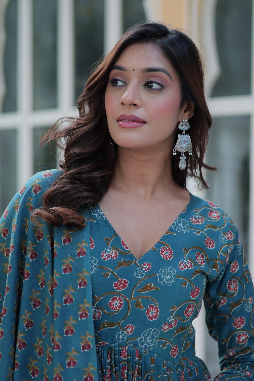 Adorable Cotton V Neck Ethnic Suit Set