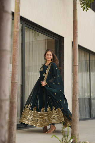 Elegance Rich Sequins Embroidered Work Designer Wedding Gown