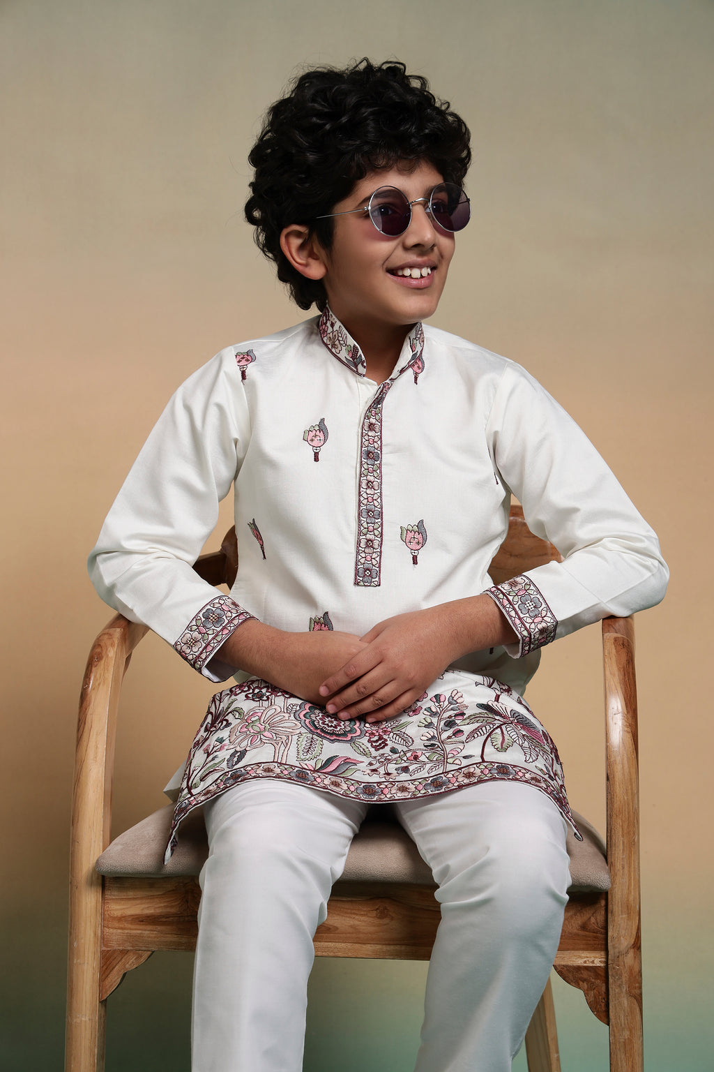 Classic White Embroidered Work Kurta Set Perfect For Festive