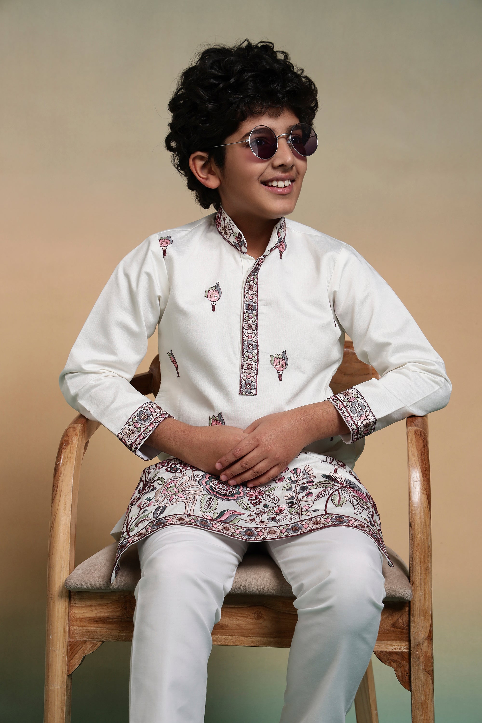 Classic White Embroidered Work Kurta Set Perfect For Festive