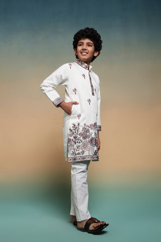 Classic White Embroidered Work Kurta Set Perfect For Festive
