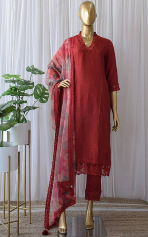 Beautiful kurta three piece set fancy cutwork lace detail on sleeves and necline with duppta set