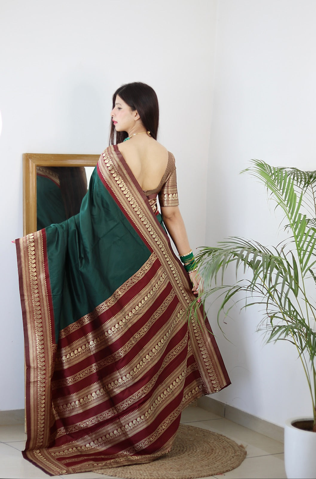 Buy Cascading Elegance: Unveiling Opulence with the Majestic Reach Pallu in  Banarasi Soft Silk Sarees (Wine-Geren) at Amazon.in